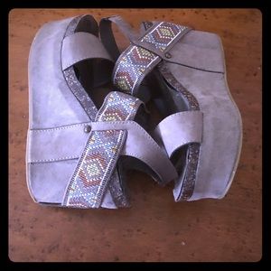 Maurice’s size 9 wedge.